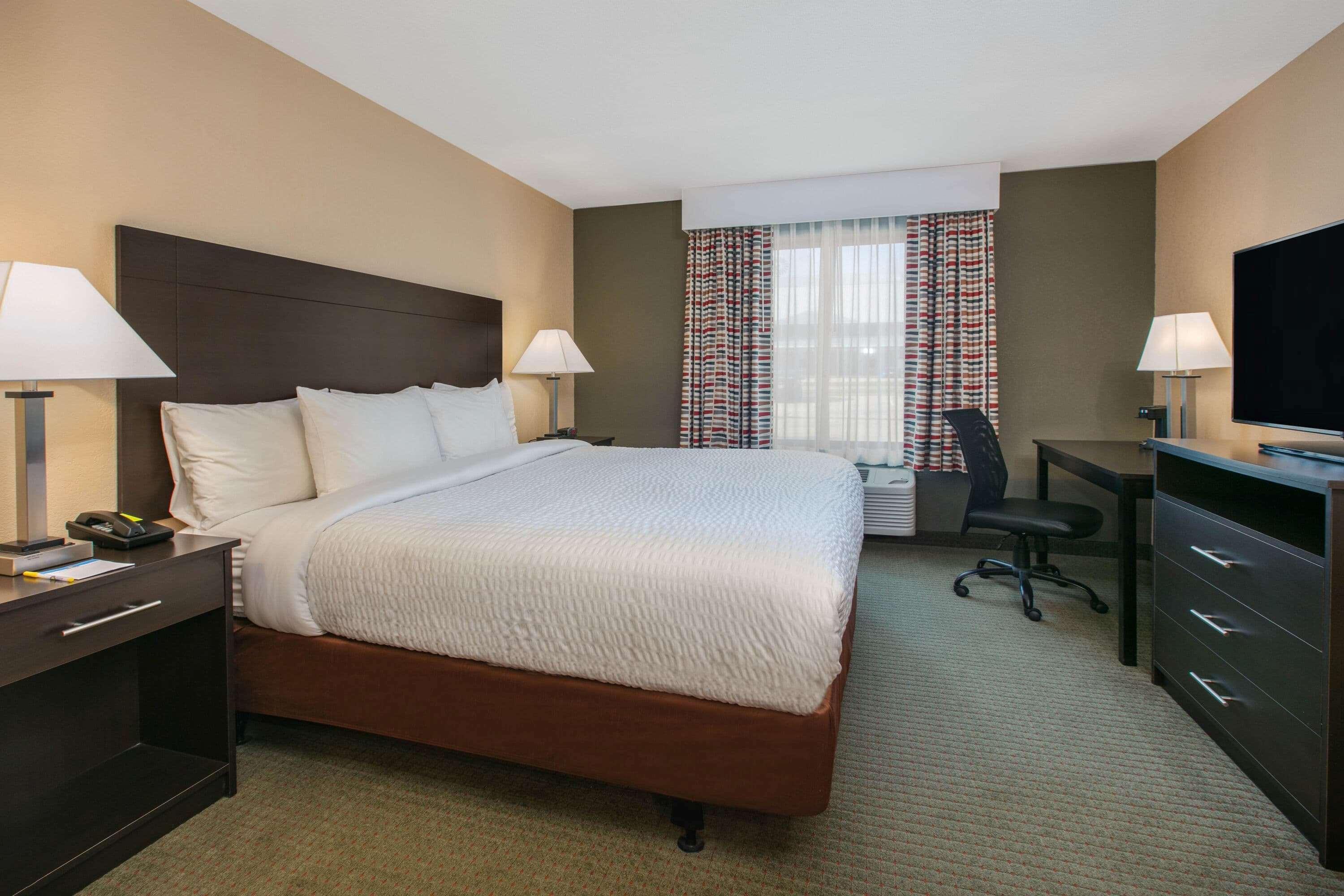 Days Inn & Suites By Wyndham Florence/Jackson Area Extérieur photo