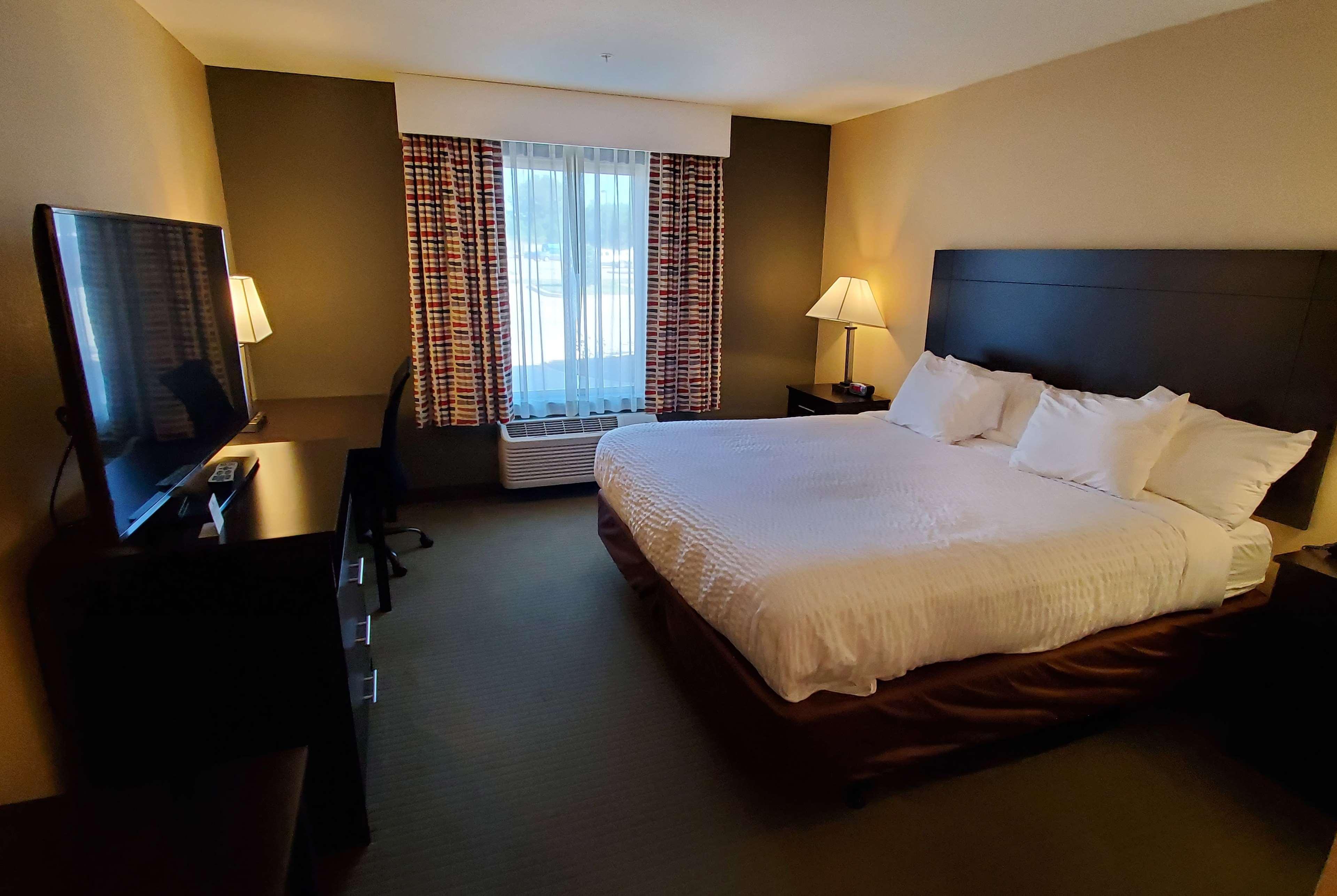Days Inn & Suites By Wyndham Florence/Jackson Area Extérieur photo