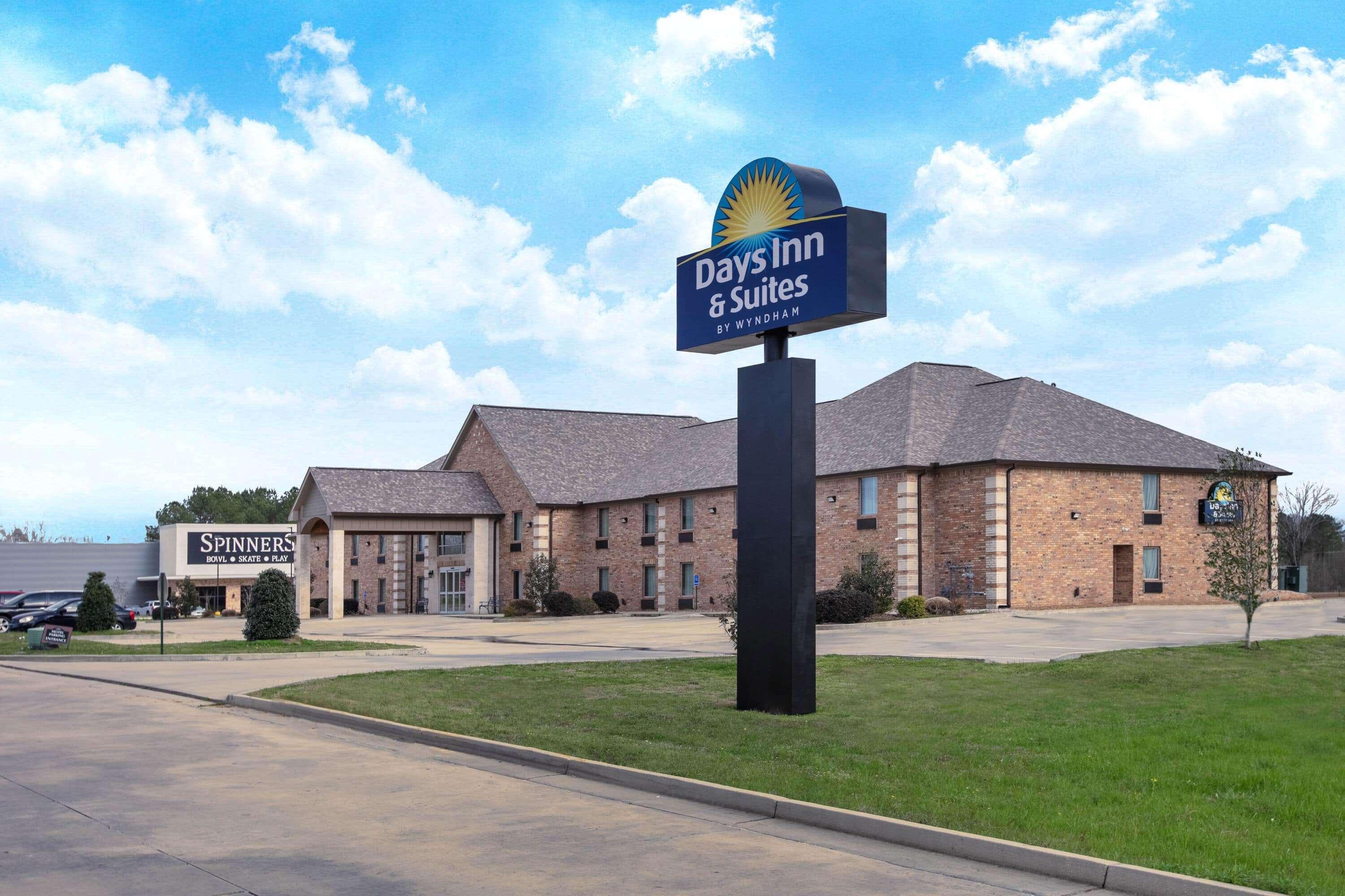 Days Inn & Suites By Wyndham Florence/Jackson Area Extérieur photo