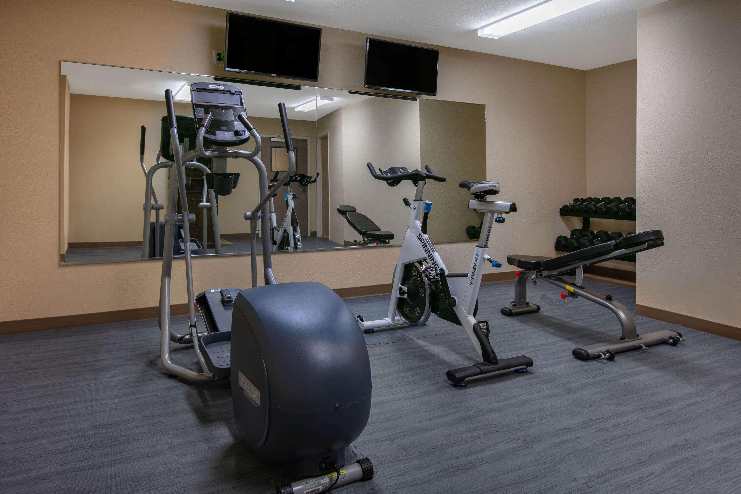 Days Inn & Suites By Wyndham Florence/Jackson Area Extérieur photo