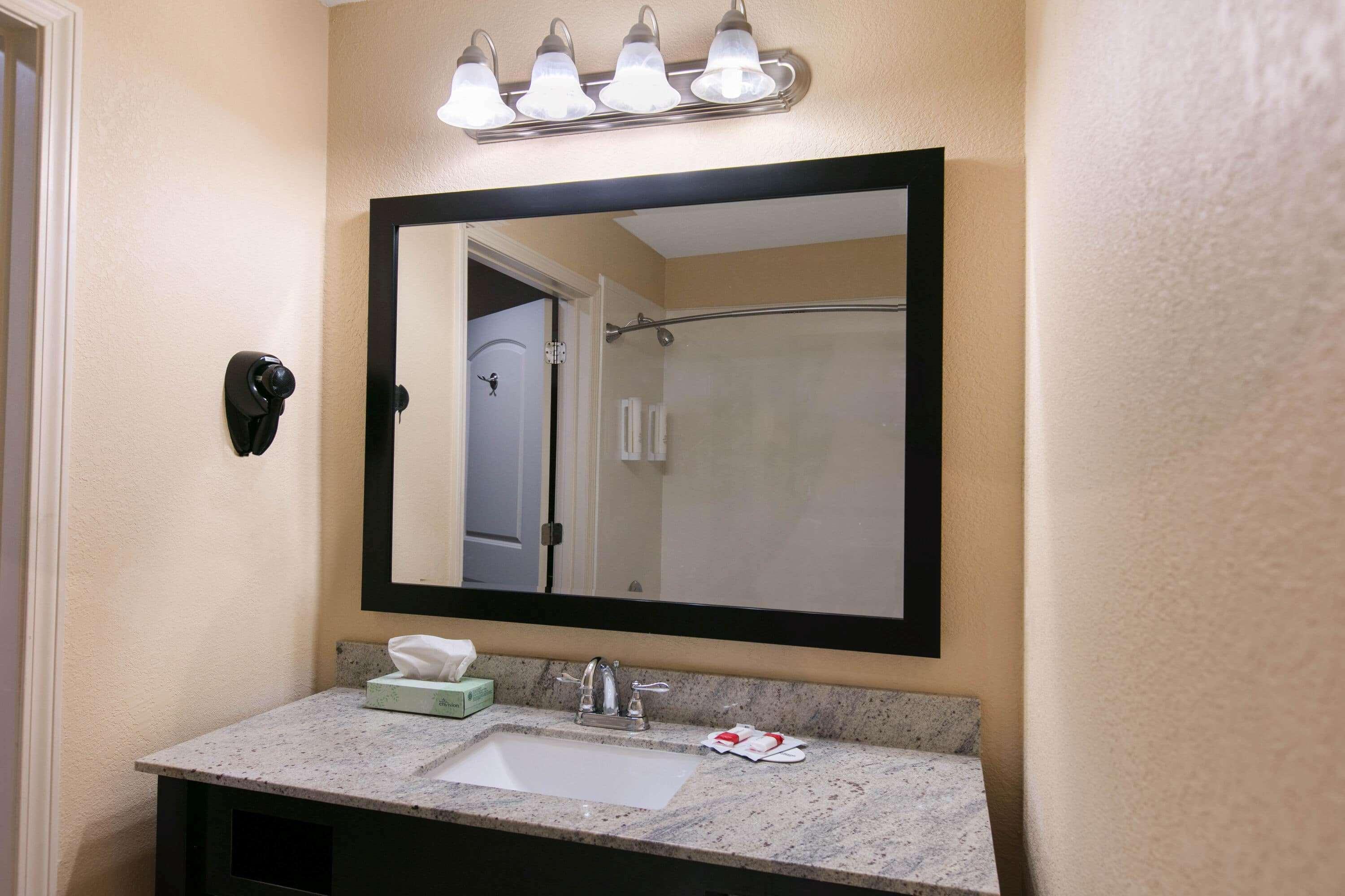 Days Inn & Suites By Wyndham Florence/Jackson Area Extérieur photo