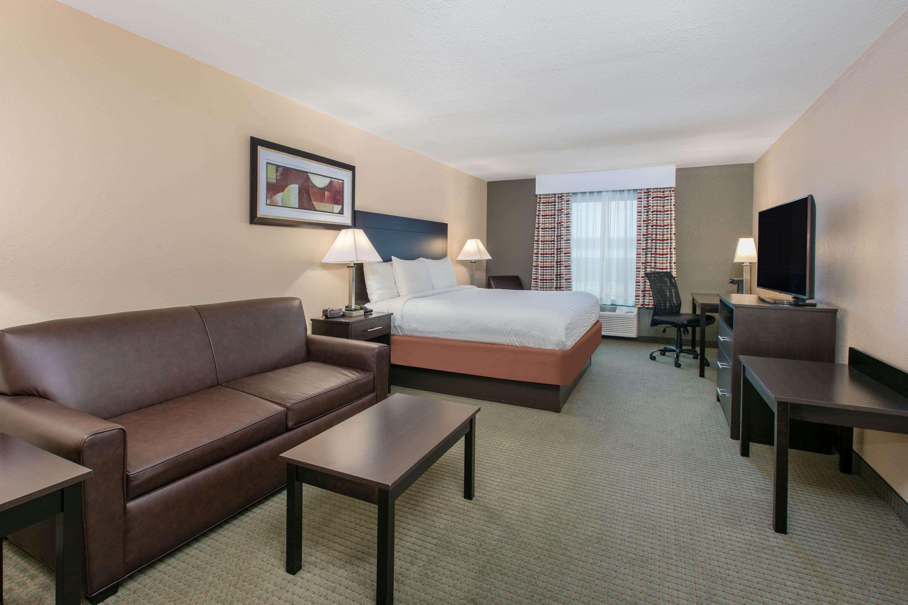 Days Inn & Suites By Wyndham Florence/Jackson Area Extérieur photo