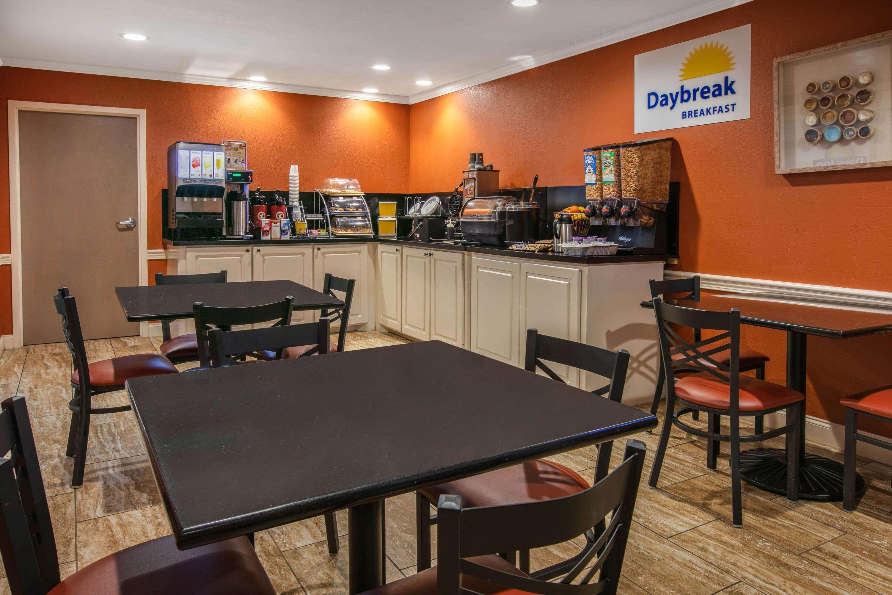 Days Inn & Suites By Wyndham Florence/Jackson Area Extérieur photo
